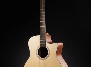 [新手报到]新手小白的吉他入门指南 第五弹！抚琴的基本姿势